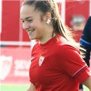 Profesora de música imparte clases para niños de 3 a 12 años